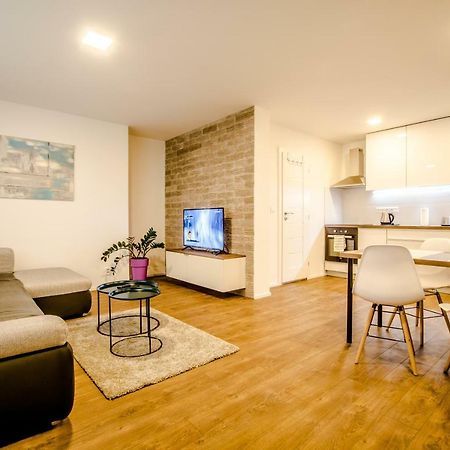 Central Apartments By Kovee บราติสลาวา ภายนอก รูปภาพ